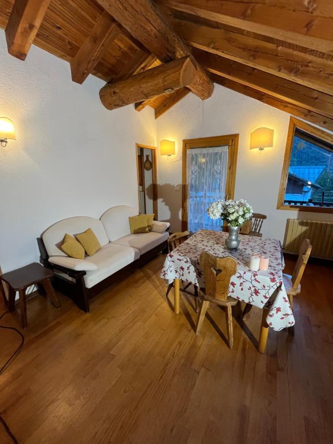 Chalet Blanc "La Mansarda" Курмайор Екстериор снимка